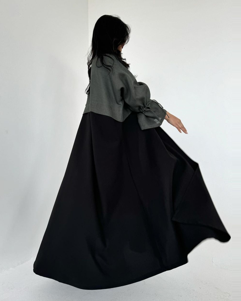 Lina Al Joud - Abaya
