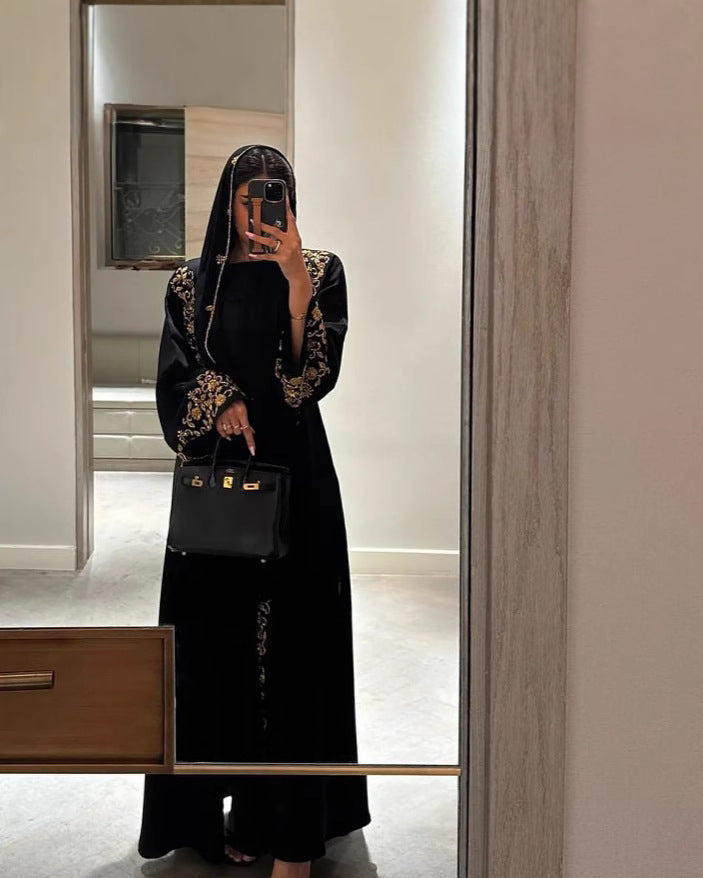 Maha Al Qamar - Abaya avec hijaab