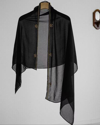 Maha Al Qamar - Abaya avec hijaab