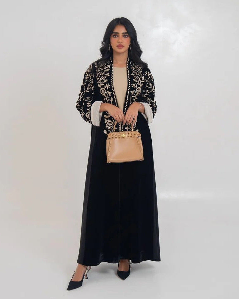 Maha Al Qamar - Abaya avec hijaab
