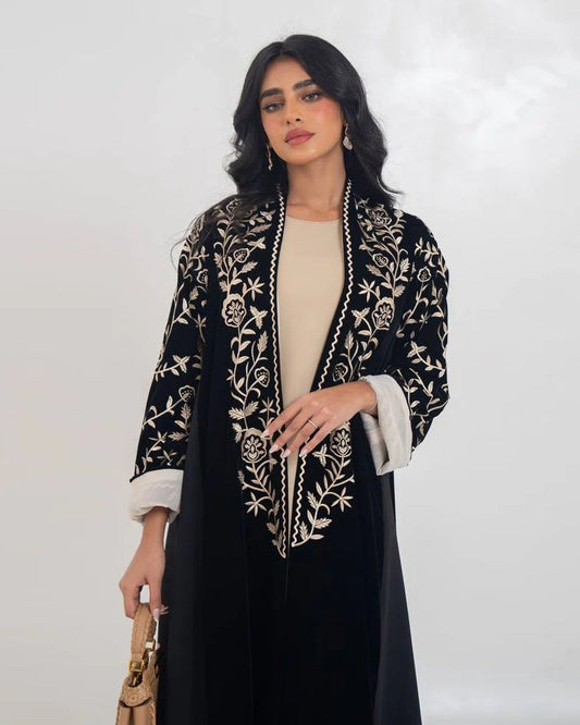 Maha Al Qamar - Abaya avec hijaab