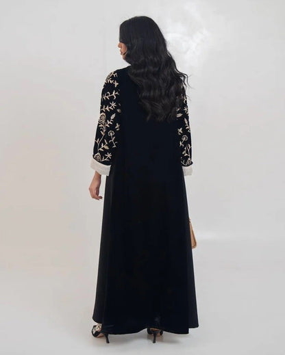 Maha Al Qamar - Abaya avec hijaab