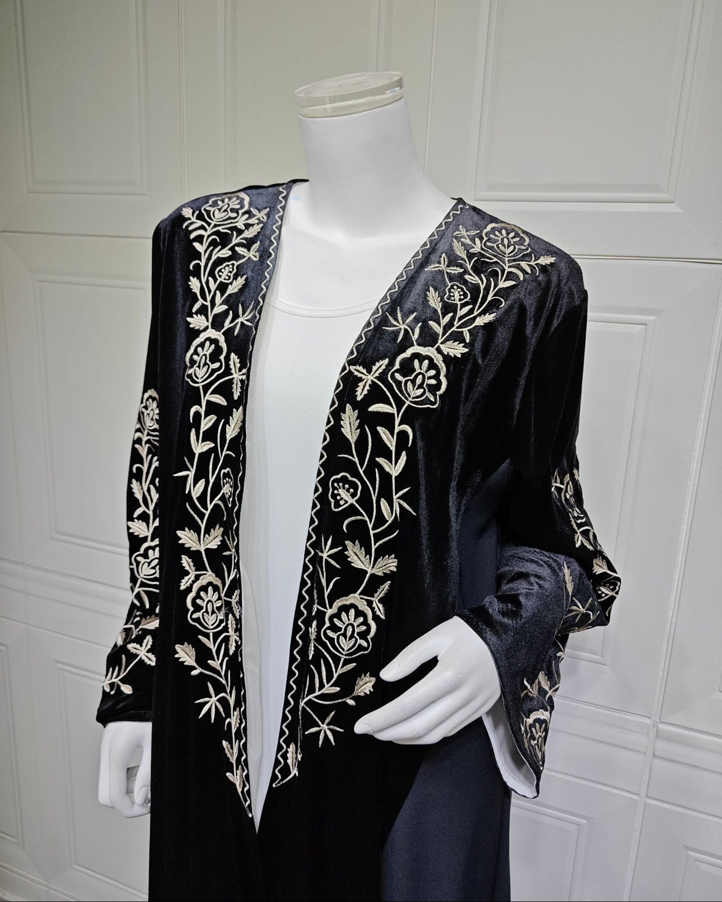 Maha Al Qamar - Abaya avec hijaab