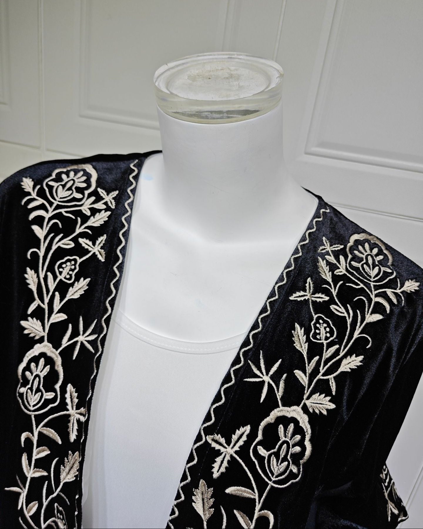 Maha Al Qamar - Abaya avec hijaab