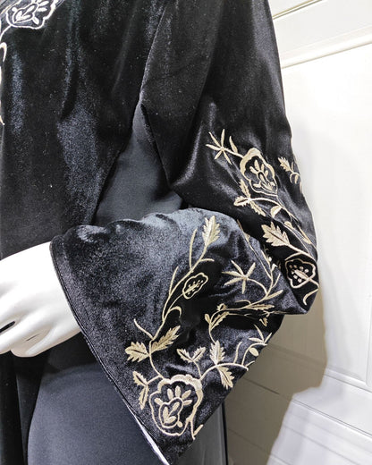 Maha Al Qamar - Abaya avec hijaab