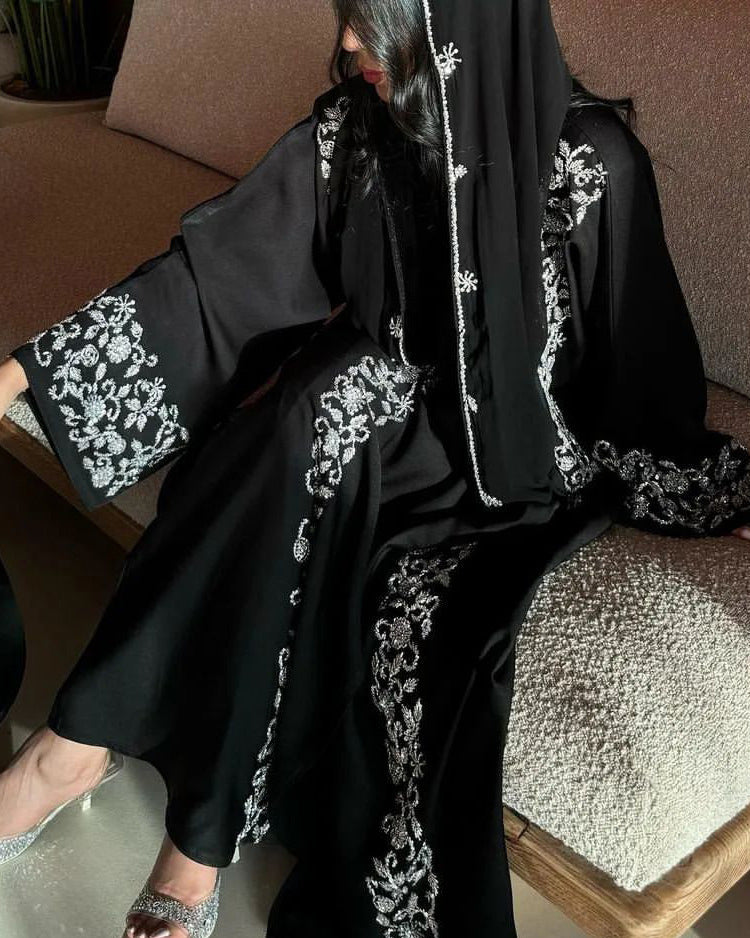 Maha Al Qamar - Abaya avec hijaab