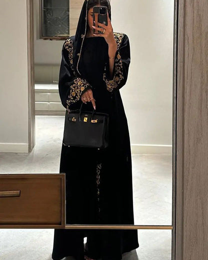 Maha Al Qamar - Abaya avec hijaab