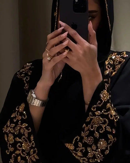 Maha Al Qamar - Abaya avec hijaab