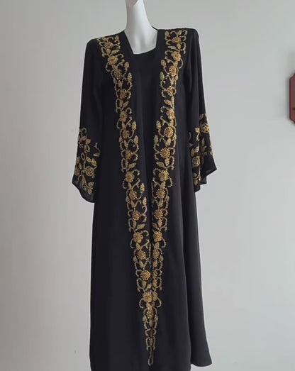 Maha Al Qamar - Abaya avec hijaab