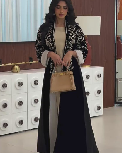 Maha Al Qamar - Abaya avec hijaab